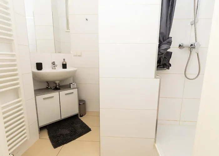 Austrian Designed Close To Centre דירה וינה